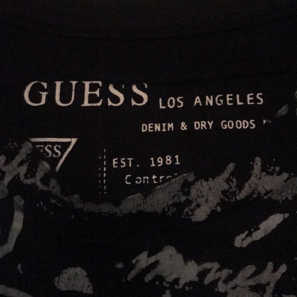 GUESS - Picture 3 of 4